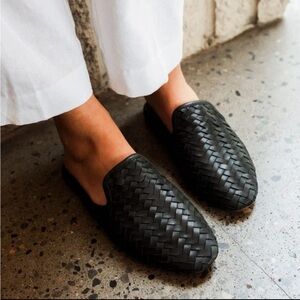 OLUKAI Mi'i Black Leather Mule Sandals Size 9